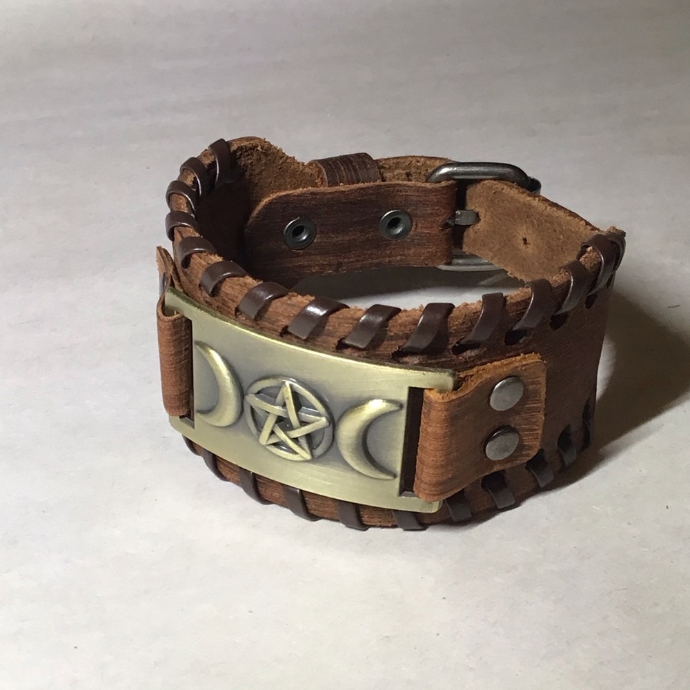 Triple moon goddess pentagram leather bracelet - Picture 2 of 4